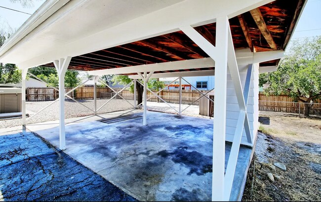 Building Photo - 1625 Walnut Ave