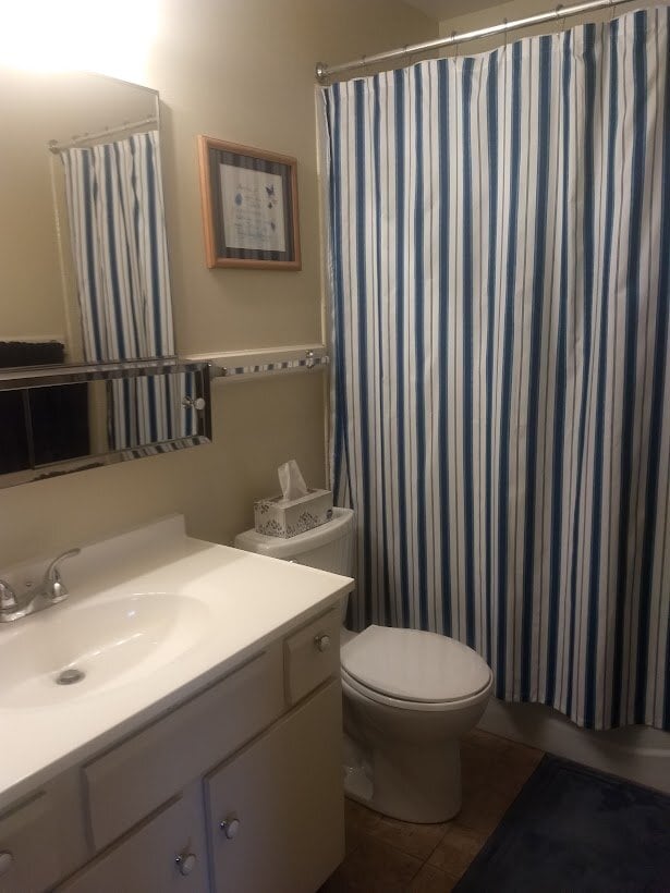 Building Photo - 4824 Lakeview Cir