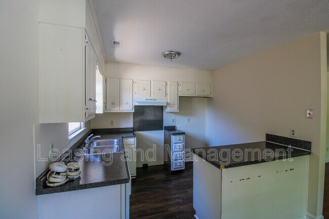 Building Photo - 910 Sea Gull Dr