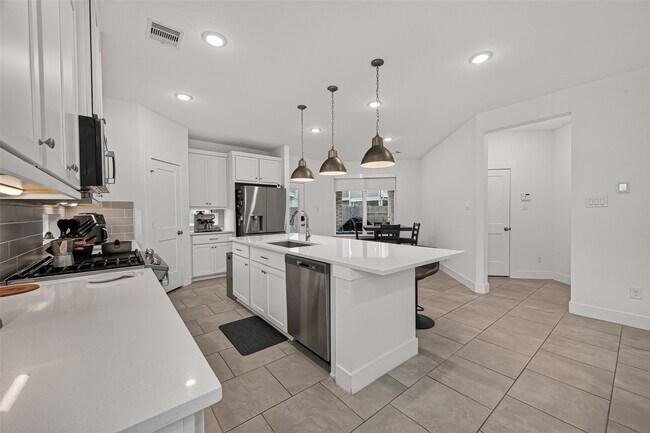 Building Photo - 7803 Swooping Swallow Ln