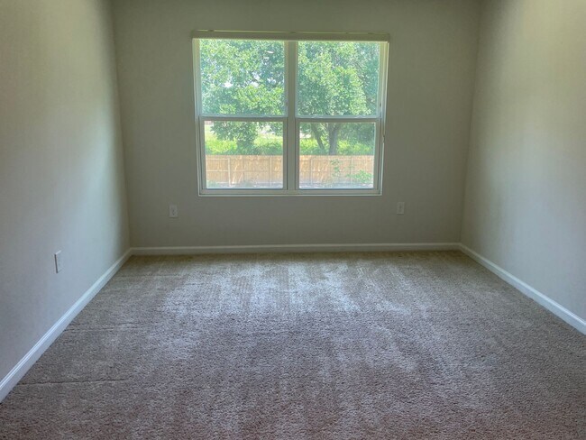 Building Photo - 5241 Peach Dr