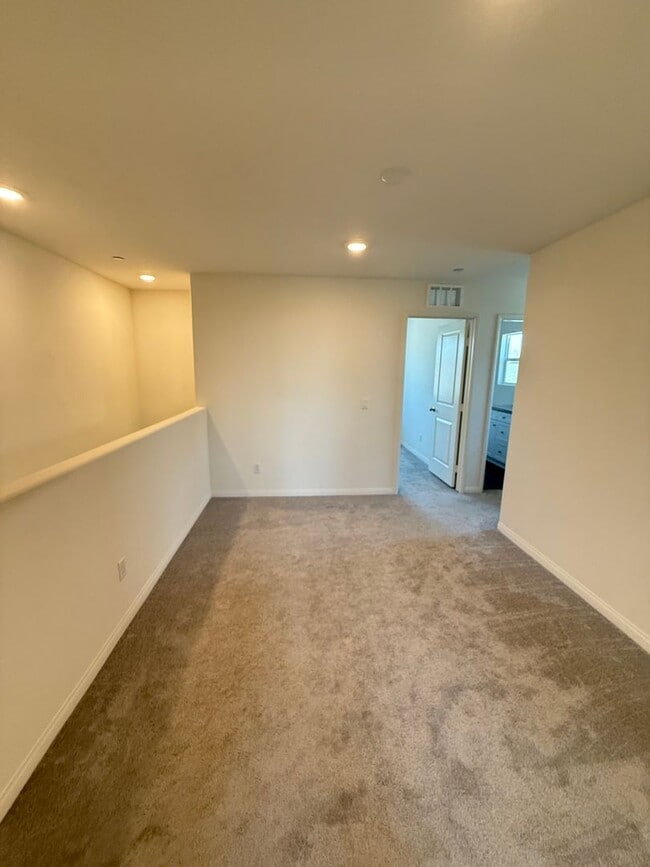 Building Photo - Fall in love with this NEWER  5 bedroom 4 ...