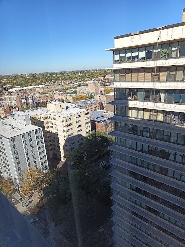 Building Photo - 5757 N Sheridan Rd