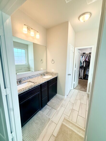 Master Bath - 834 Ross Rd
