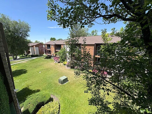 Building Photo - 2 Bedroom 2 Bath Condo in Salt Lake City!