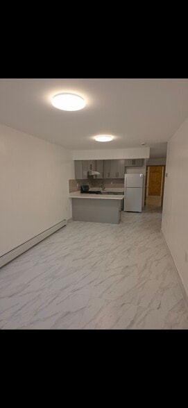 Living room - 852 Bay Ridge Ave