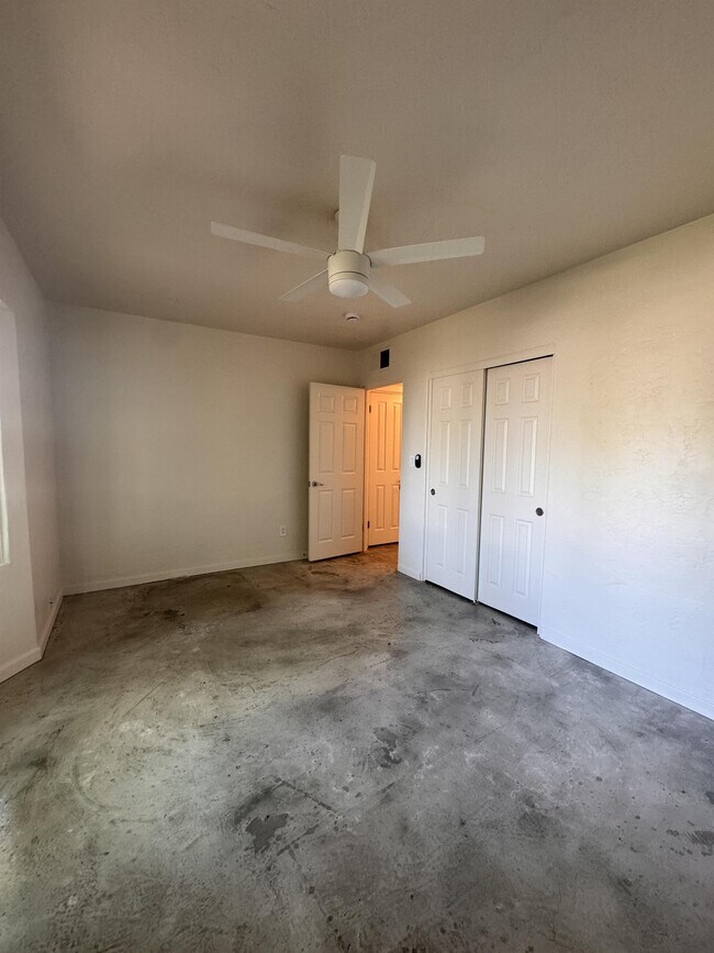 Building Photo - 2718 N Greenfield Rd