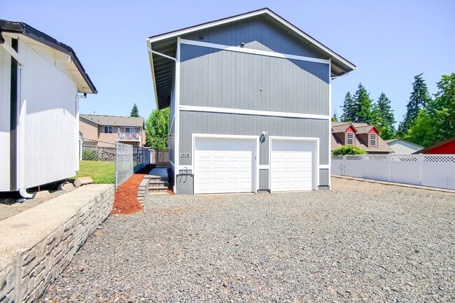 Building Photo - Beautiful 2 Bedroom 2.5 Bath Home In Everett!