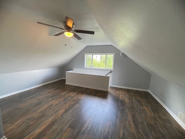 Building Photo - Updated 2 bedroom house for rent in the South Side !