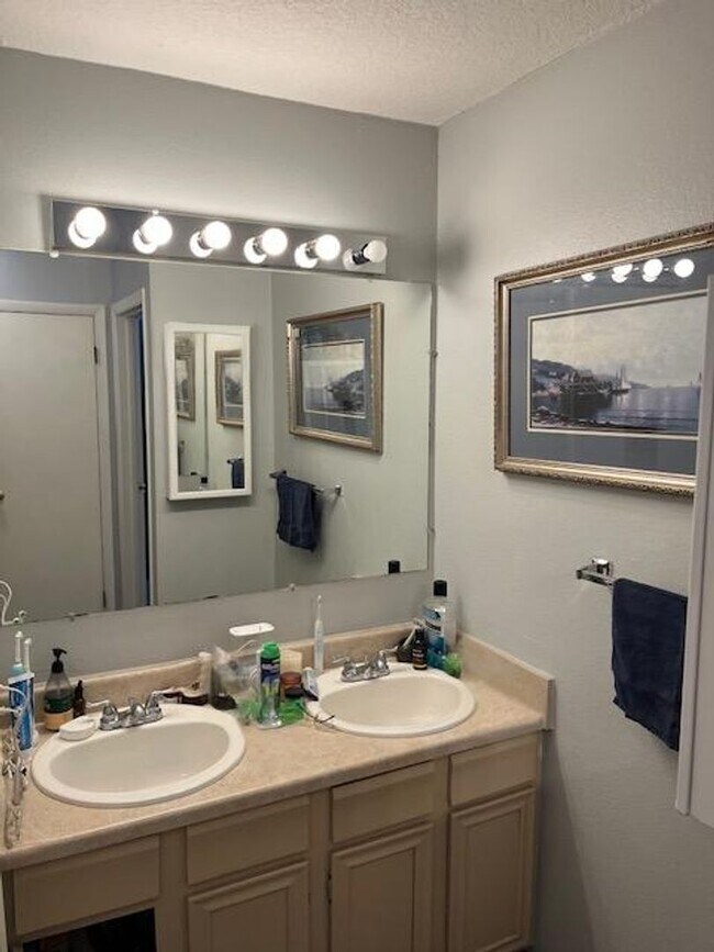 Building Photo - August 2026 Prelease! 2 Story, 2 BR 1.5 BA Condo at Wimbledon Condos