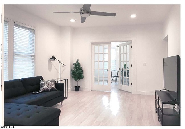 Building Photo - 588 Argyle Ave