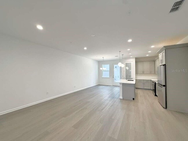 Building Photo - 1866 Falconhurst Ln