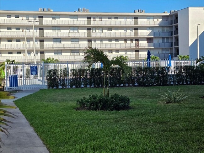 Building Photo - 14150 SW 84th St