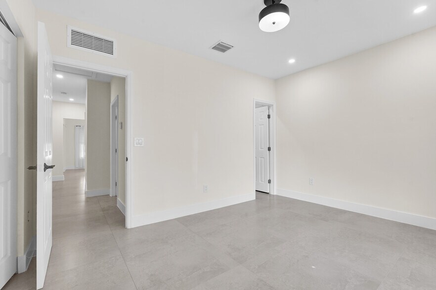 Building Photo - 52 NW 47th Ter