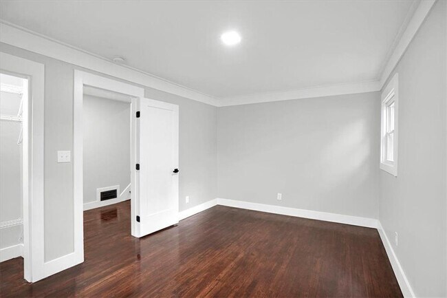 Building Photo - 2271 Cresta Dr