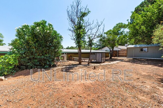 Building Photo - 3948 E Del Rio Dr