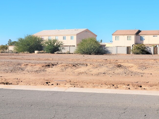 Building Photo - 3 BEDROOM 2 BATH 2 STORY HOME 4 PLEX END  UNIT A FREE RENT OAC