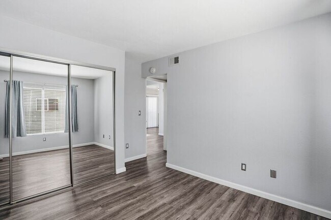 Building Photo - 4642 Utah St