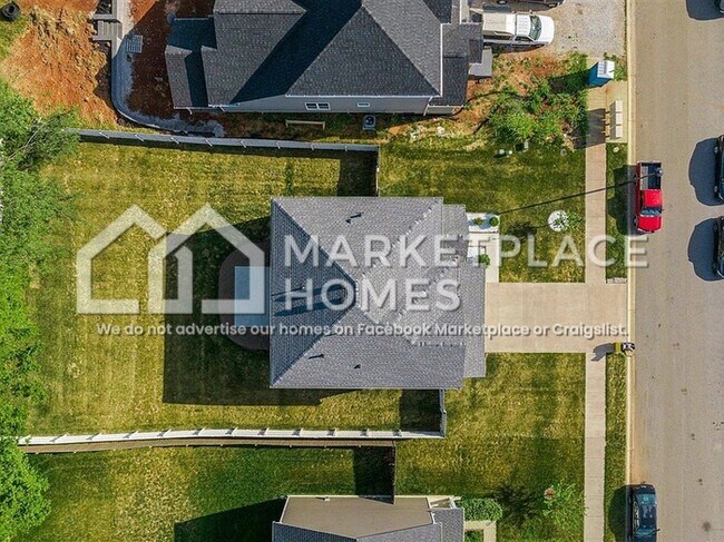 Building Photo - 554 Vining Ln