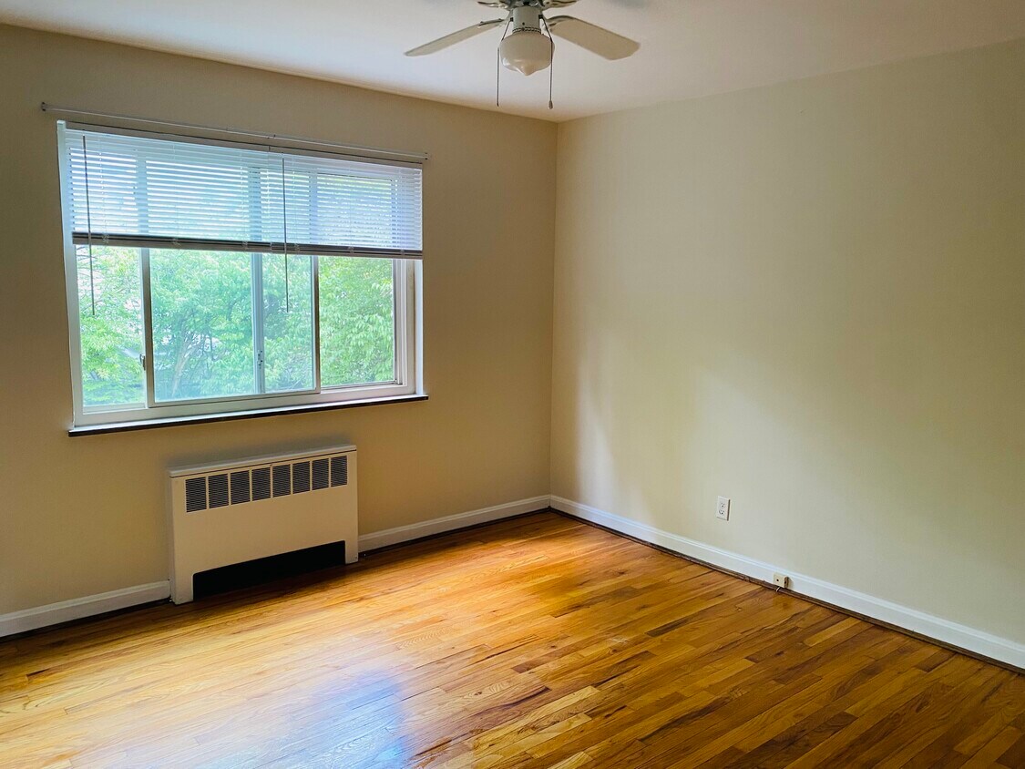 Building Photo - 3162 Troy Ave
