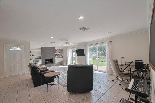 Building Photo - 24 Champions Colony E