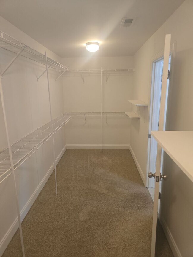 Building Photo - The Manors at White Knoll