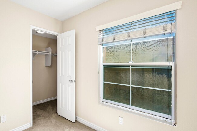 Building Photo - Mission Valley 3 Bedroom Townhome at Escal...