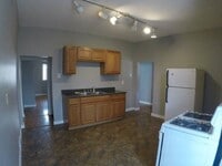 Building Photo - 2 Bedroom Single Family Mt Washington!