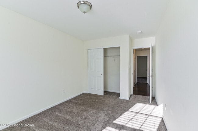 Building Photo - 220 Rockcrest Way