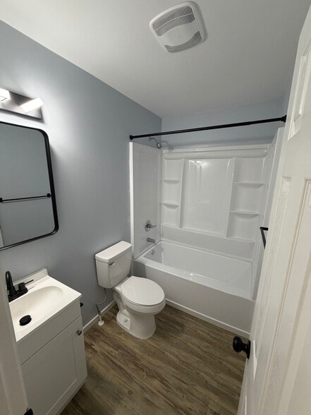 Building Photo - 104 S Dover St