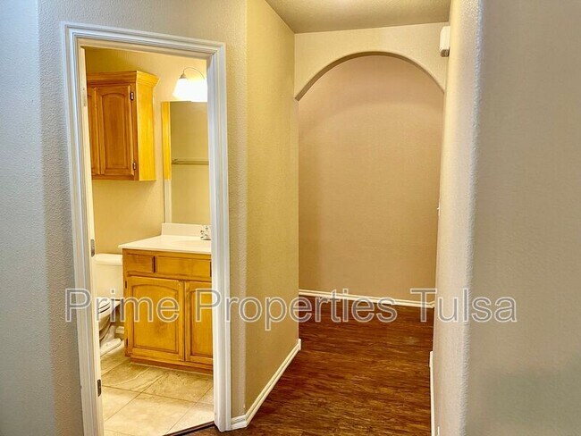 Building Photo - 108 E Granger St