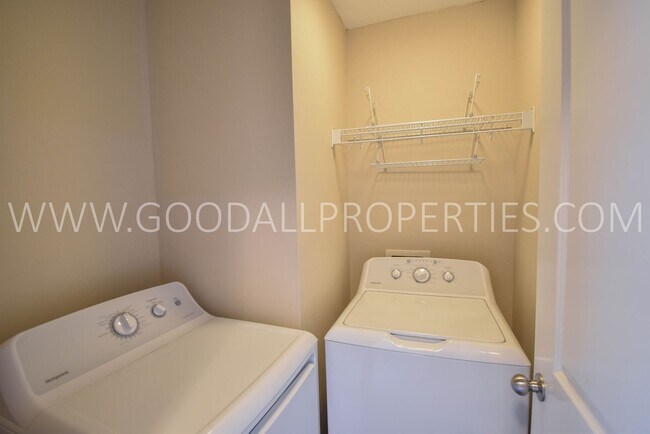 Building Photo - 2 Bedroom 2 Bath Updated Townhome in Ankeny with attached two car garage