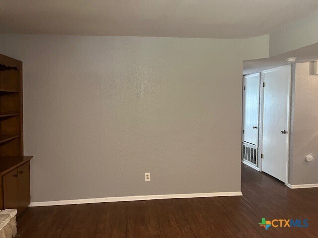 Building Photo - 1306 Carnation Ln
