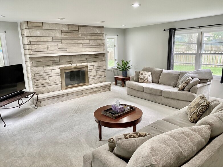 Building Photo - 6309 Maple Dr