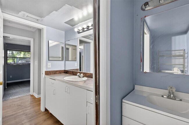 Building Photo - 260 13th St N