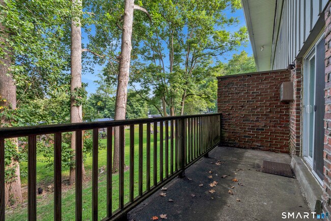 Building Photo - 19 Denlar Dr
