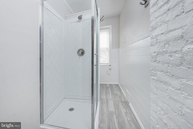 Building Photo - 21 Grandview Ave