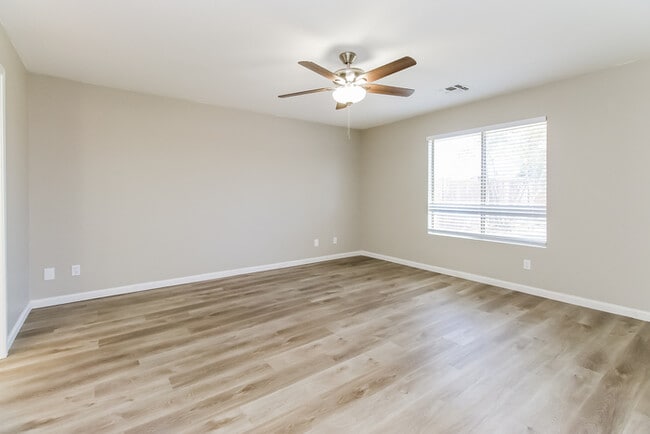 Building Photo - 525 S St Claire