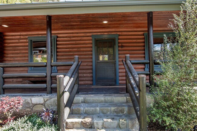Building Photo - 263 E Villanova Rd