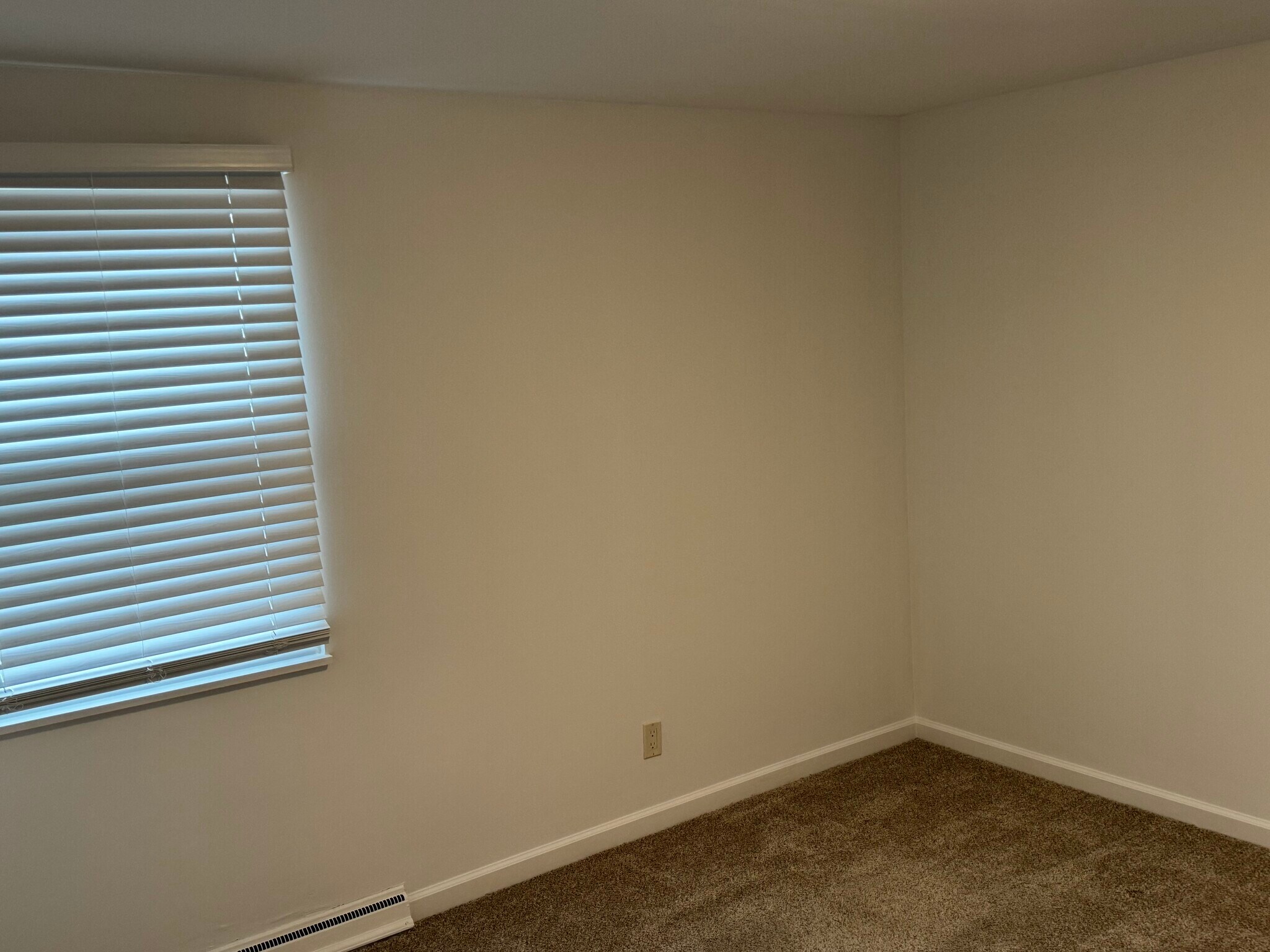 Building Photo - 194 Linden Ave