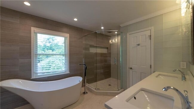 Building Photo - 3935 Briaridge Cir
