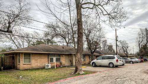 Building Photo - Village Green Apartments at Baytown