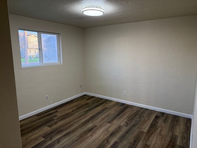 Building Photo - Updated 3 bedroom 1 bathroom house!