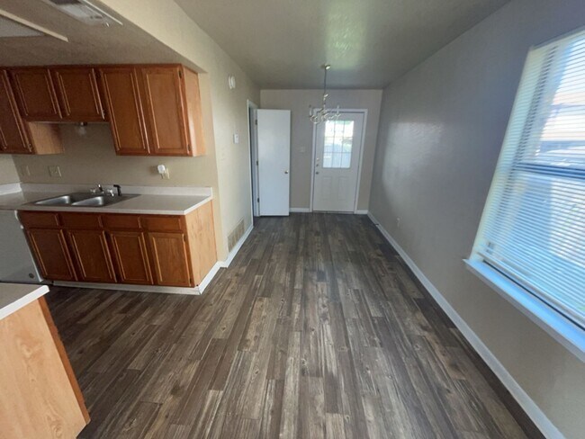 Building Photo - 1201 Monroe Loop