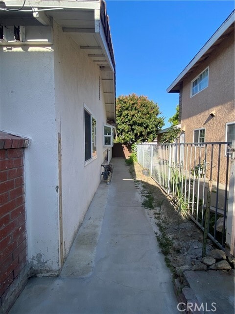 Building Photo - 15869 Las Flores St