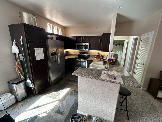 Building Photo - 2 Bed, 2 Bath in Courtyard Estates!