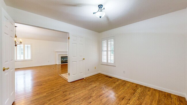 Building Photo - 7971 Oakmont Dr