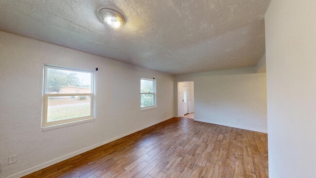 Building Photo - "Charming 3-Bedroom Home with Gleaming Hardwood Floors and 3 Full Baths on Camelot Rd, Jacksonvil...