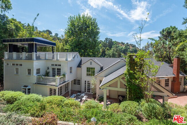 Building Photo - 9305 Hazen Dr