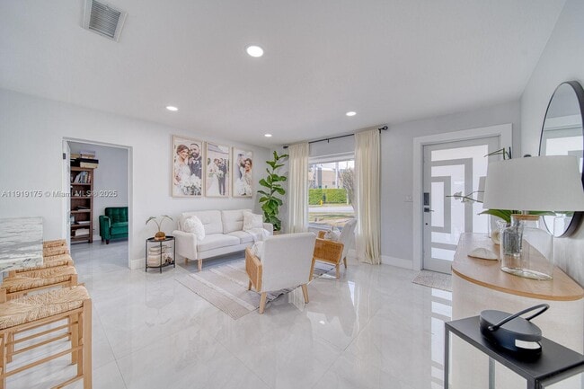 Building Photo - 10520 SW 46th Terrace